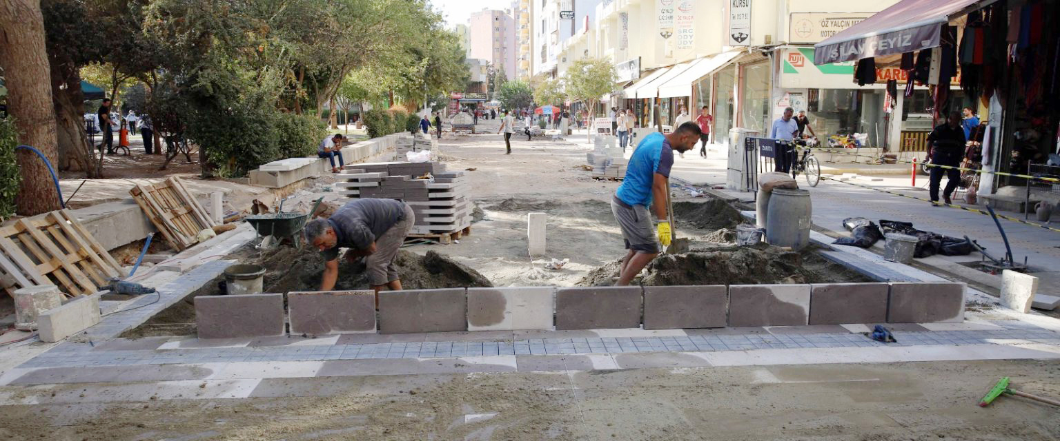 Kızıltepe Cumhuriyet Meydanı yenileme çalışmaları devam ediyor