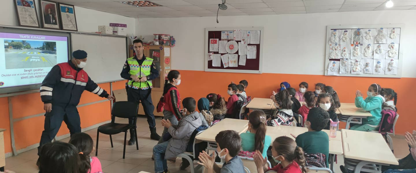 Mardin’de Trafik Dedektifleri Projesi kapsamında öğrencilere eğitim verildi