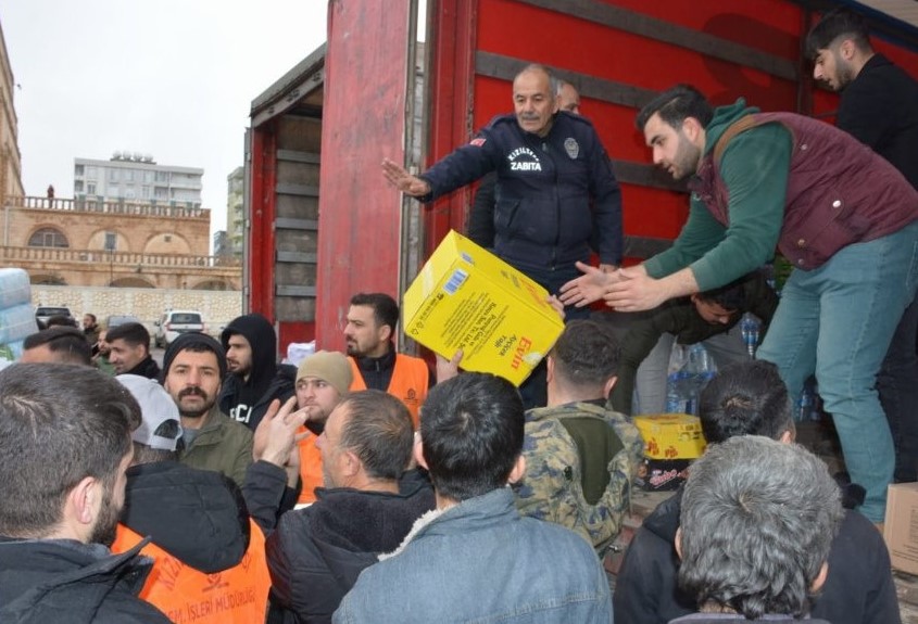 Kızıltepe’den deprem bölgesine 191 araç yardım malzemesi gönderildi