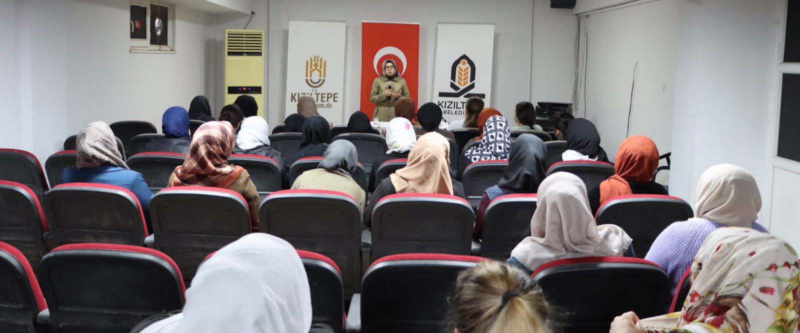 Kızıltepe’de “Zor Zamanlarda Bir Olmak” semineri düzenlendi