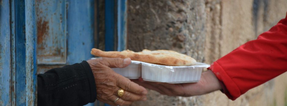 İhtiyaç sahibi 1000 kişiye her gün sıcak yemek dağıtılıyor