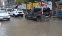 Mardin’de sağanak yağış yolları göle çevirdi