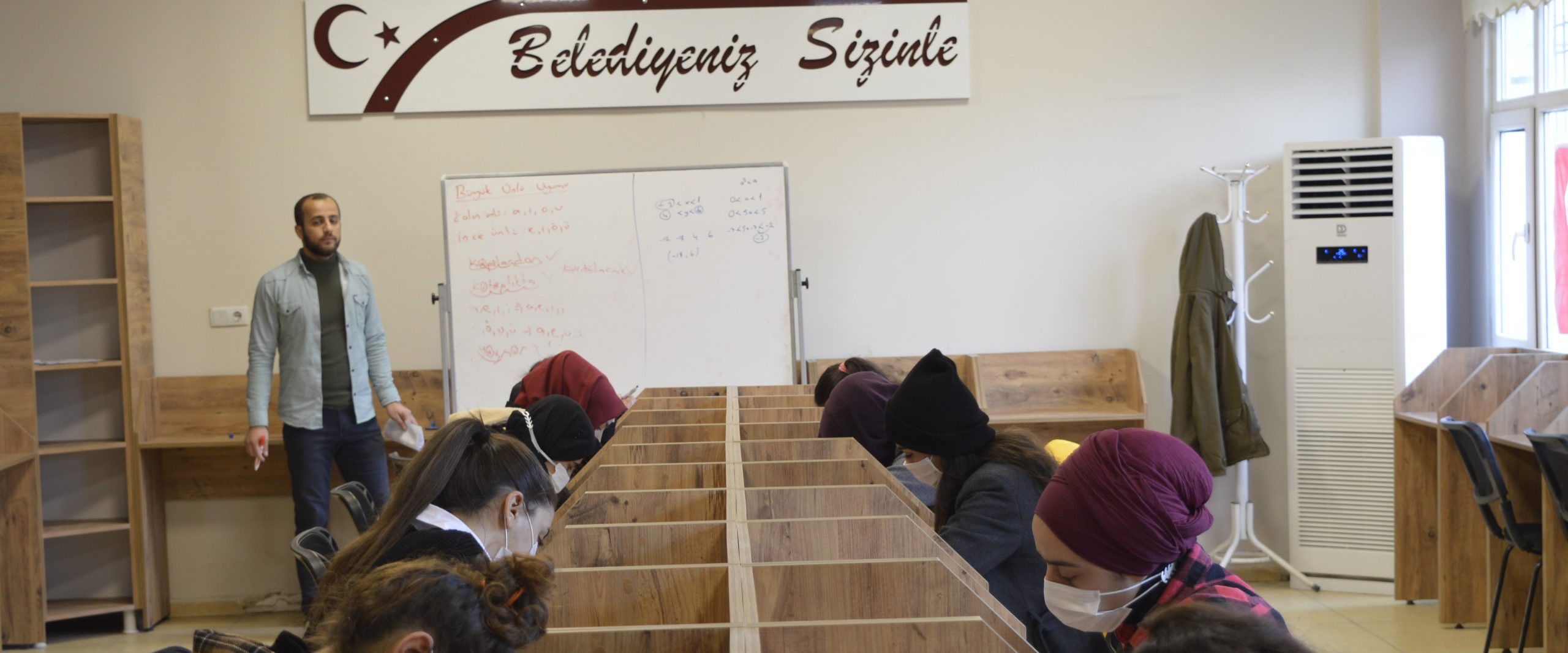 Kızıltepe Belediyesi üniversite sınavına hazırlanan öğrencilere ücretsiz YKS eğitimleri veriyor