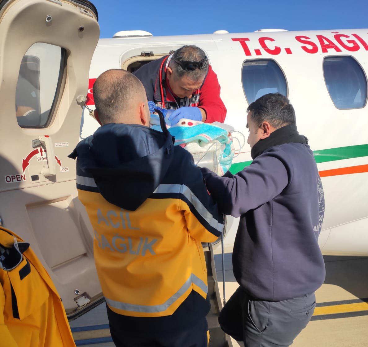 Mardin’de ambulans uçak, Zehra Beren bebek için havalandı