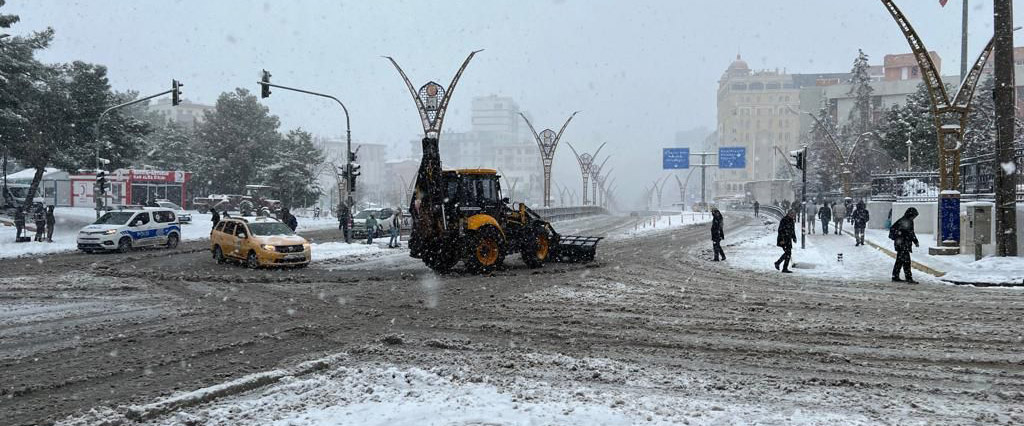Mardin’de kar yağışının vatandaşları