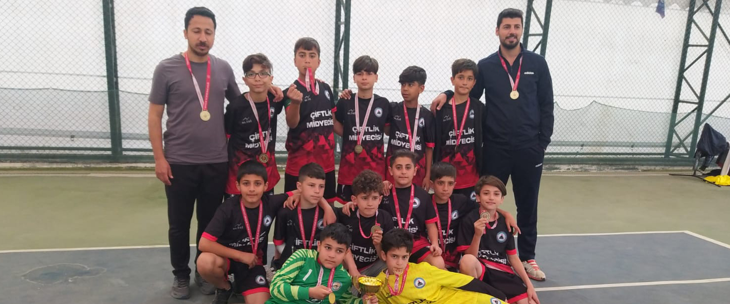 Mardin Kasımiye Ortaokulu Futbol Takımı yarı finale kaldı