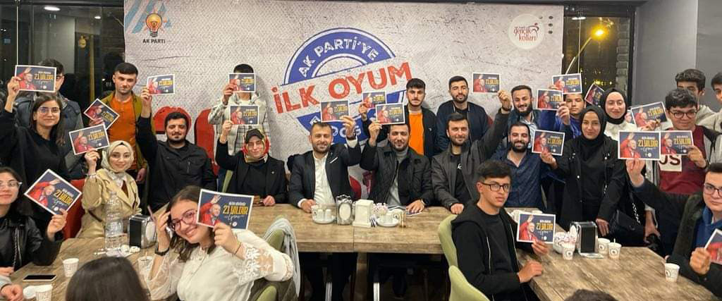 AK Parti Mardin İl Başkanı Vahap Alma gençlerle bir araya geldi