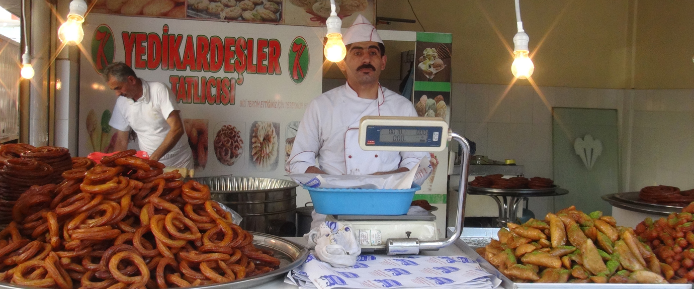 Mardin’de halka tatlı, lokma
