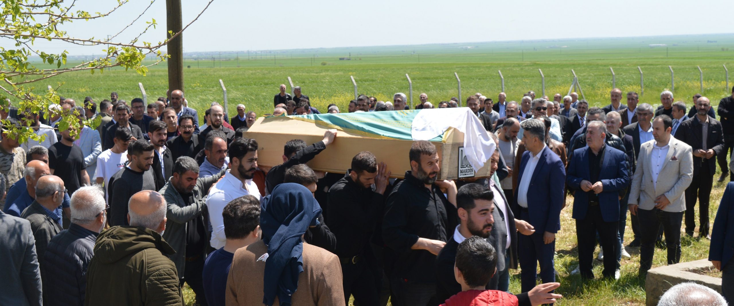 Trafik kazasında vefat eden Ferize Anne gözyaşları arasından toprağa verildi