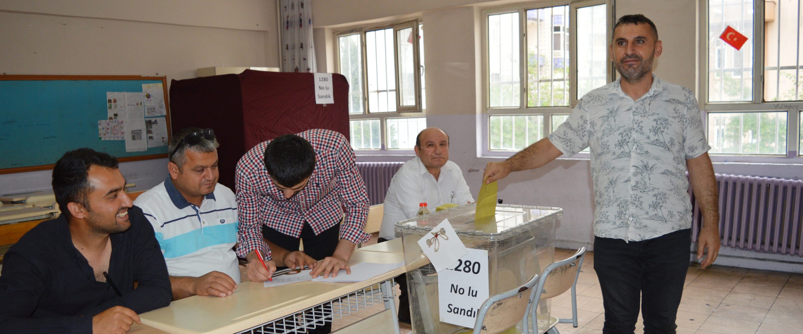 Mardin’de seçmen ikici kez sandık başında