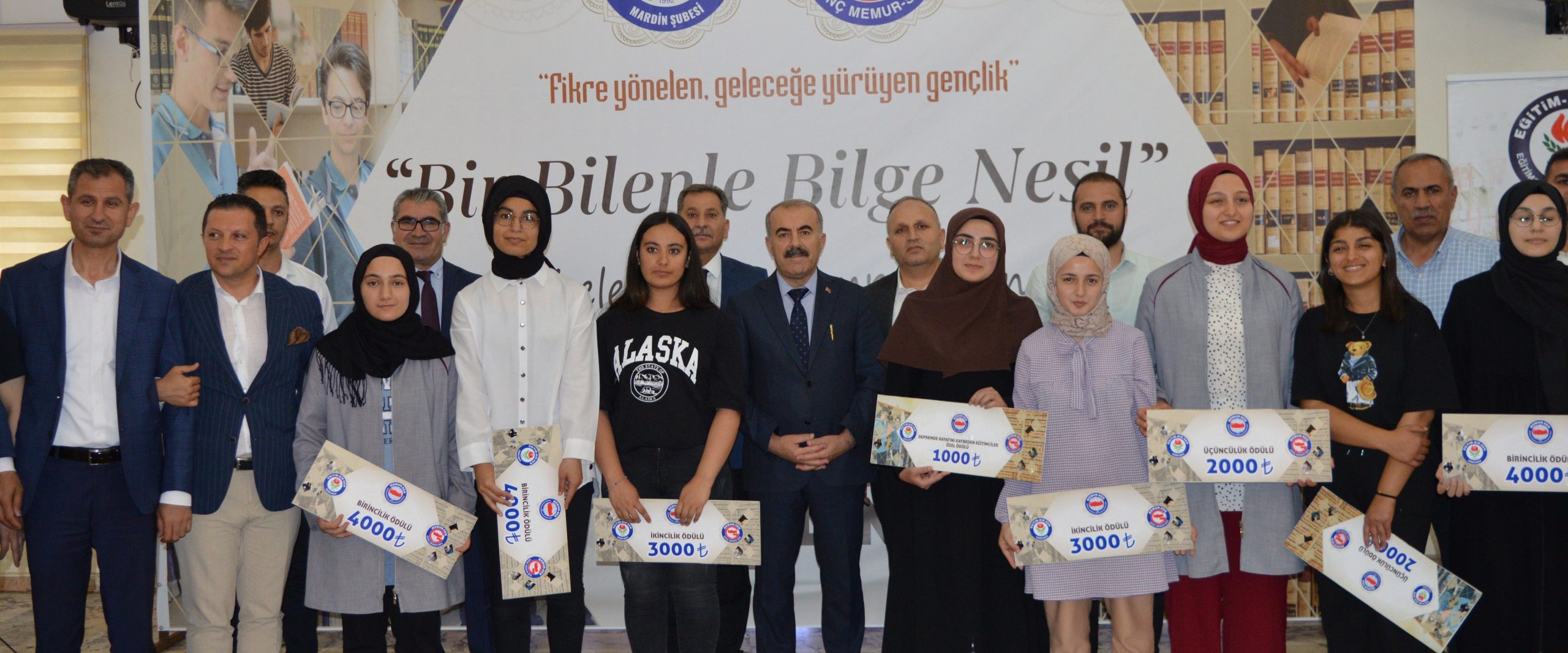 Mardin’de ‘Bir Bilenle Bilge Nesil’ yarışmasında dereceye giren öğrenciler ödüllendirildi