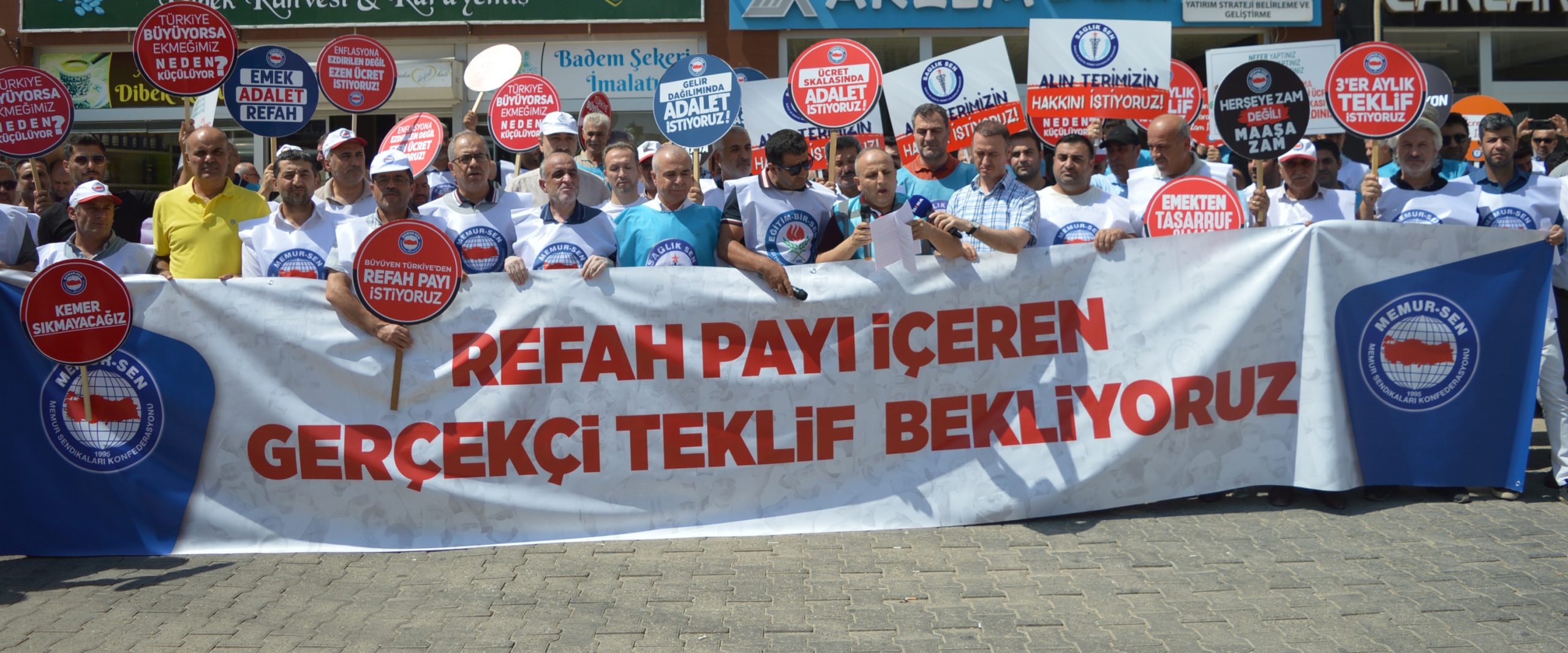 Memur-Sen Mardin’de hükümetin ikinci zam teklifini protesto etti