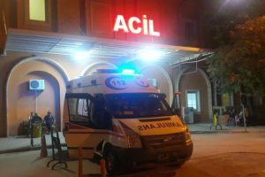 Kızıltepe’de şarampole yuvarlanan otomobilde 3 kişi yaralandı