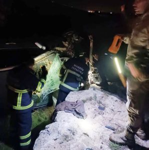 Kızıltepe’de otomobil şarampole devrildi: 2 yaralı