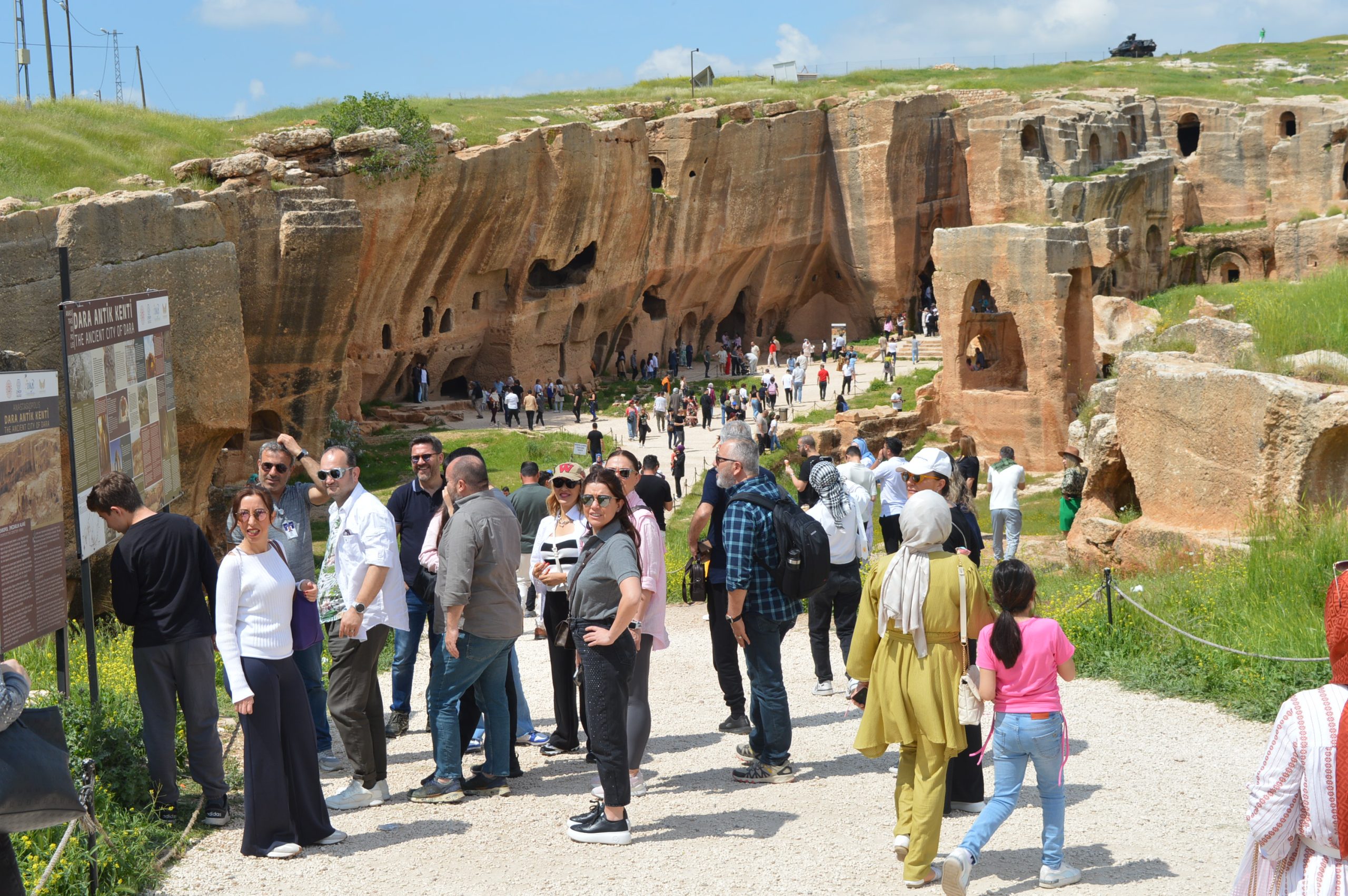 ‘Doğu’nun Efes’i Dara Antik Kenti’ne ziyaretçi akını  